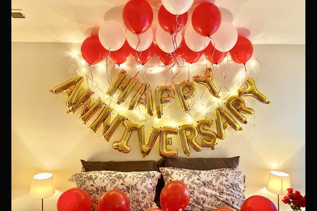 Simple gold themed anniversary decor